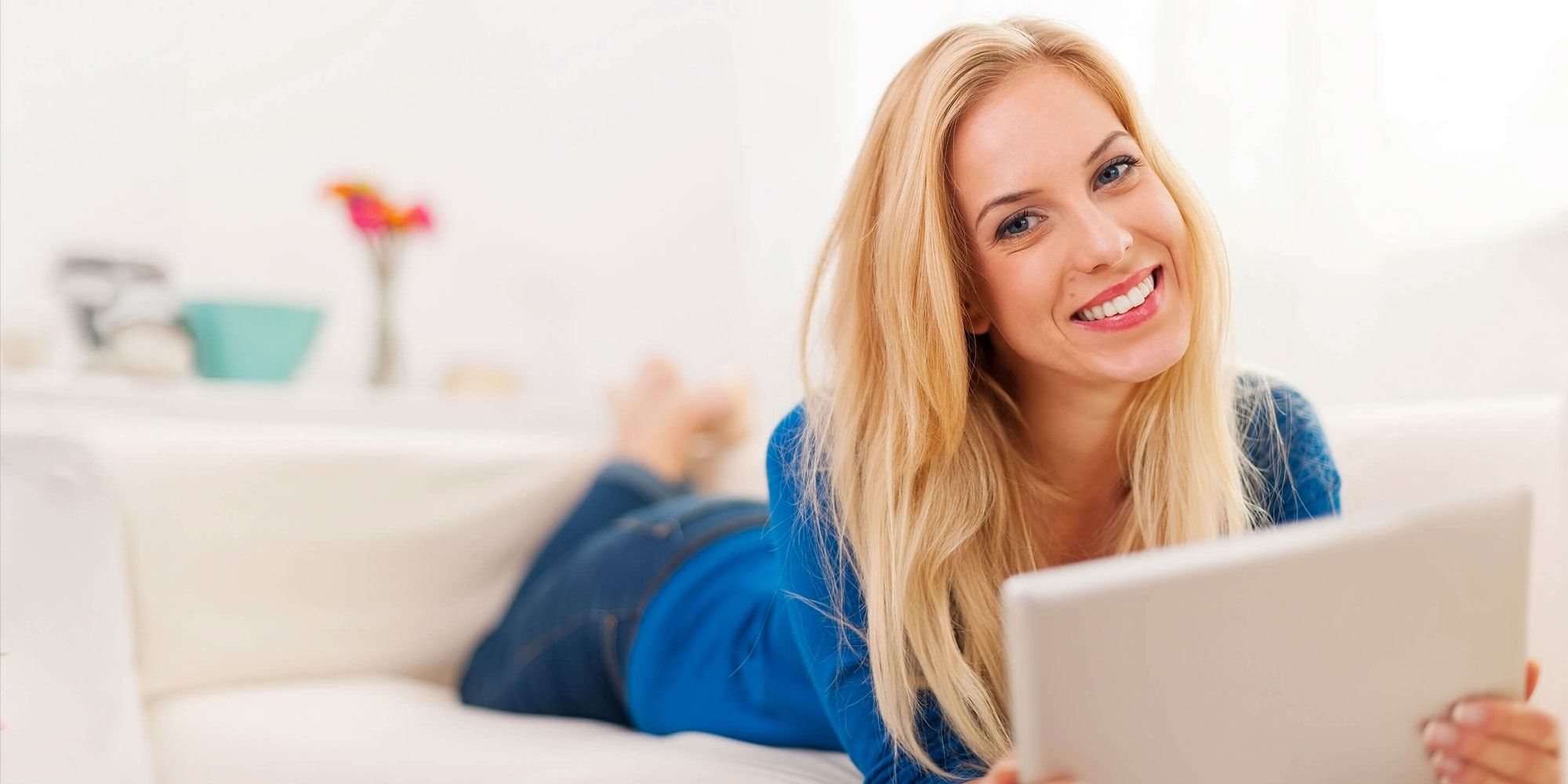 patient filling out dental forms